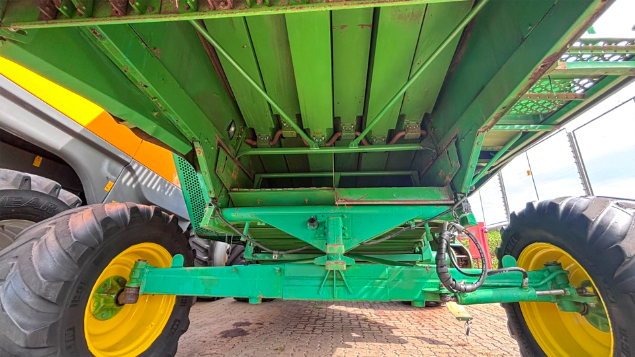 LOTE 22 - COLHEITADEIRA 1550 E PLATAFORMA 622 JOHN DEERE ANO 2004