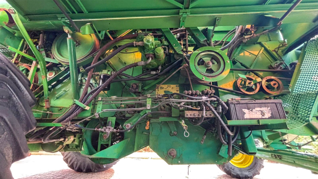 LOTE 22 - COLHEITADEIRA 1550 E PLATAFORMA 622 JOHN DEERE ANO 2004