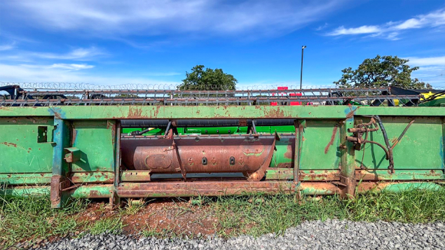 LOTE 22 - COLHEITADEIRA 1550 E PLATAFORMA 622 JOHN DEERE ANO 2004