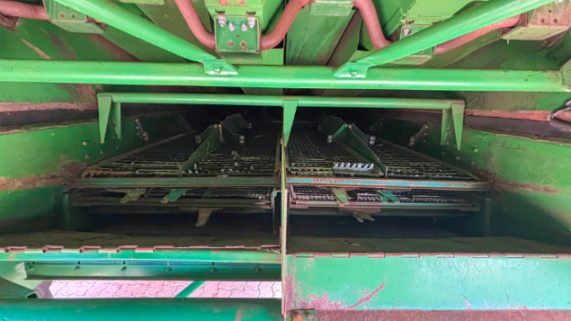 LOTE 22 - COLHEITADEIRA 1550 E PLATAFORMA 622 JOHN DEERE ANO 2004