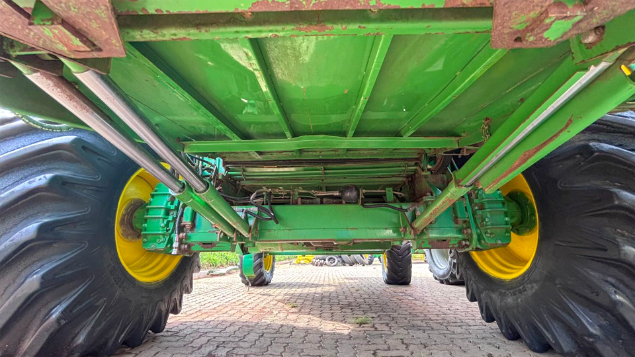 LOTE 22 - COLHEITADEIRA 1550 E PLATAFORMA 622 JOHN DEERE ANO 2004