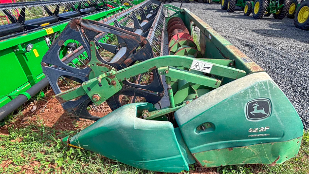 LOTE 22 - COLHEITADEIRA 1550 E PLATAFORMA 622 JOHN DEERE ANO 2004