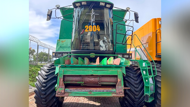 LOTE 22 - COLHEITADEIRA 1550 E PLATAFORMA 622 JOHN DEERE ANO 2004