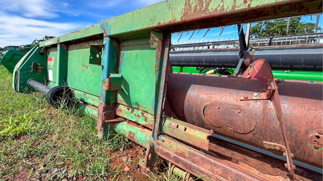 LOTE 22 - COLHEITADEIRA 1550 E PLATAFORMA 622 JOHN DEERE ANO 2004