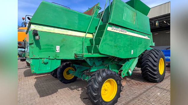 LOTE 22 - COLHEITADEIRA 1550 E PLATAFORMA 622 JOHN DEERE ANO 2004