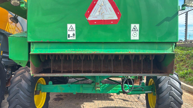 LOTE 22 - COLHEITADEIRA 1550 E PLATAFORMA 622 JOHN DEERE ANO 2004