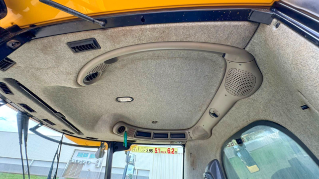 LOTE 23 - COLHEITADEIRA 9060 E PLATAFORMA 35 PÉS NEW HOLLAND ANO 2011