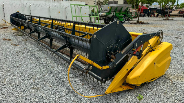 LOTE 23 - COLHEITADEIRA 9060 E PLATAFORMA 35 PÉS NEW HOLLAND ANO 2011