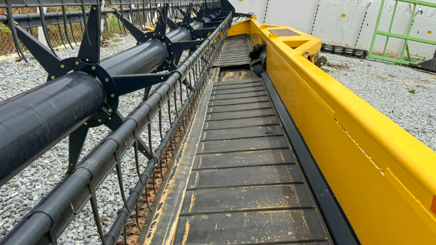 LOTE 23 - COLHEITADEIRA 9060 E PLATAFORMA 35 PÉS NEW HOLLAND ANO 2011