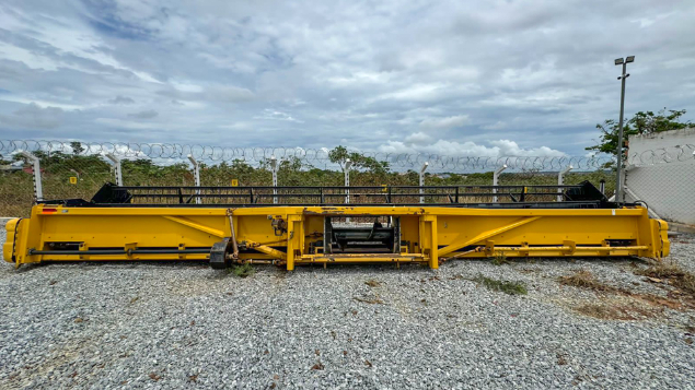 LOTE 23 - COLHEITADEIRA 9060 E PLATAFORMA 35 PÉS NEW HOLLAND ANO 2011