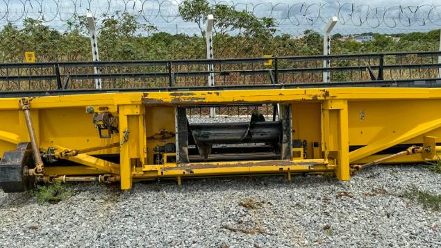 LOTE 23 - COLHEITADEIRA 9060 E PLATAFORMA 35 PÉS NEW HOLLAND ANO 2011