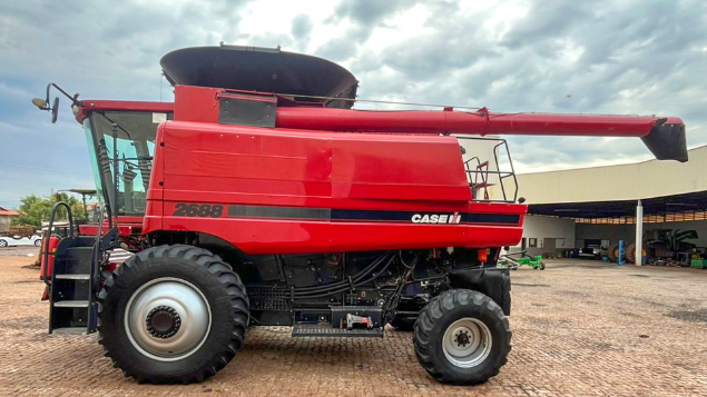 LOTE 24 - COLHEITADEIRA 2688 E PLATAFORMA 30 PÉS CASE ANO 2011