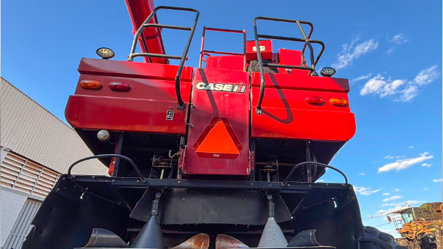 LOTE 24 - COLHEITADEIRA 2688 E PLATAFORMA 30 PÉS CASE ANO 2011