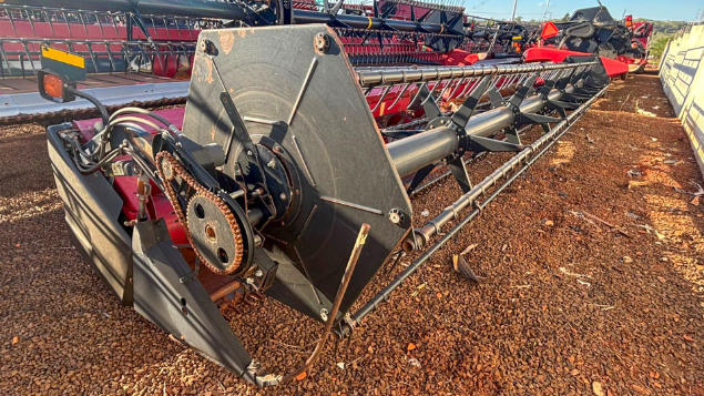 LOTE 24 - COLHEITADEIRA 2688 E PLATAFORMA 30 PÉS CASE ANO 2011