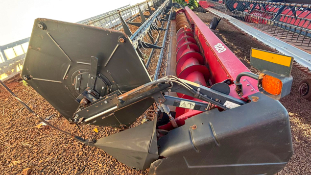 LOTE 24 - COLHEITADEIRA 2688 E PLATAFORMA 30 PÉS CASE ANO 2011