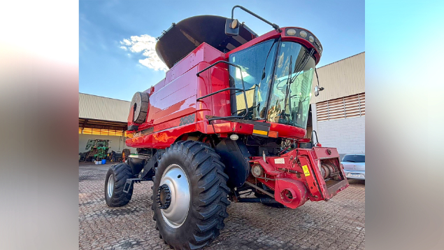 LOTE 24 - COLHEITADEIRA 2688 E PLATAFORMA 30 PÉS CASE ANO 2011