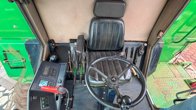 LOTE 25 - COLHEITADEIRA 1175 E PLATAFORMA 18 PÉS JOHN DEERE ANO 2012