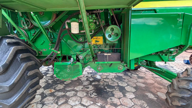 LOTE 25 - COLHEITADEIRA 1175 E PLATAFORMA 18 PÉS JOHN DEERE ANO 2012