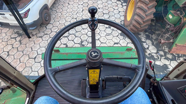 LOTE 25 - COLHEITADEIRA 1175 E PLATAFORMA 18 PÉS JOHN DEERE ANO 2012