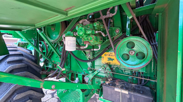 LOTE 25 - COLHEITADEIRA 1175 E PLATAFORMA 18 PÉS JOHN DEERE ANO 2012