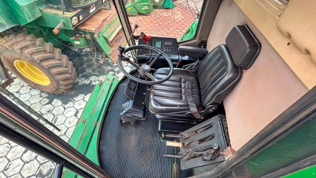 LOTE 25 - COLHEITADEIRA 1175 E PLATAFORMA 18 PÉS JOHN DEERE ANO 2012