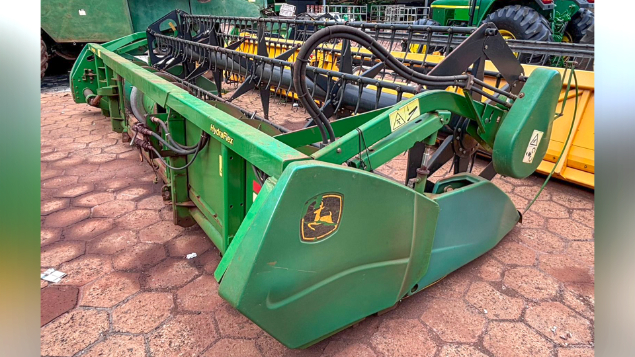 LOTE 25 - COLHEITADEIRA 1175 E PLATAFORMA 18 PÉS JOHN DEERE ANO 2012