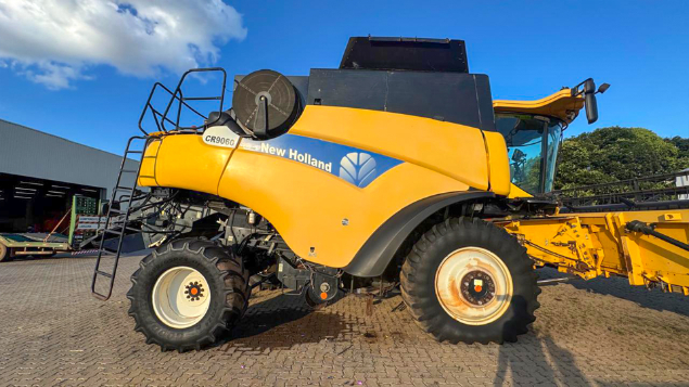 LOTE 26 - COLHEITADEIRA 9060 E PLATAFORMA 30 PÉS NEW HOLLAND ANO 2011/2012