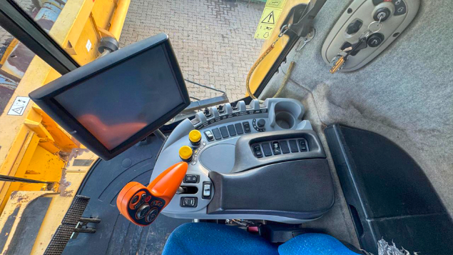 LOTE 26 - COLHEITADEIRA 9060 E PLATAFORMA 30 PÉS NEW HOLLAND ANO 2011/2012