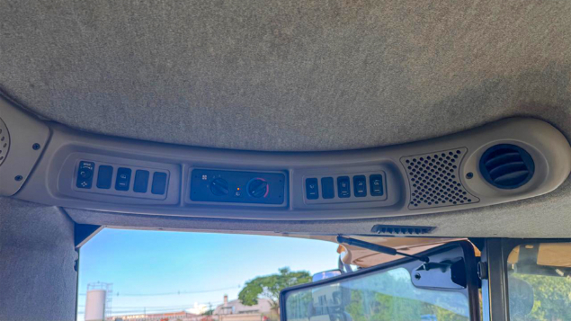 LOTE 26 - COLHEITADEIRA 9060 E PLATAFORMA 30 PÉS NEW HOLLAND ANO 2011/2012