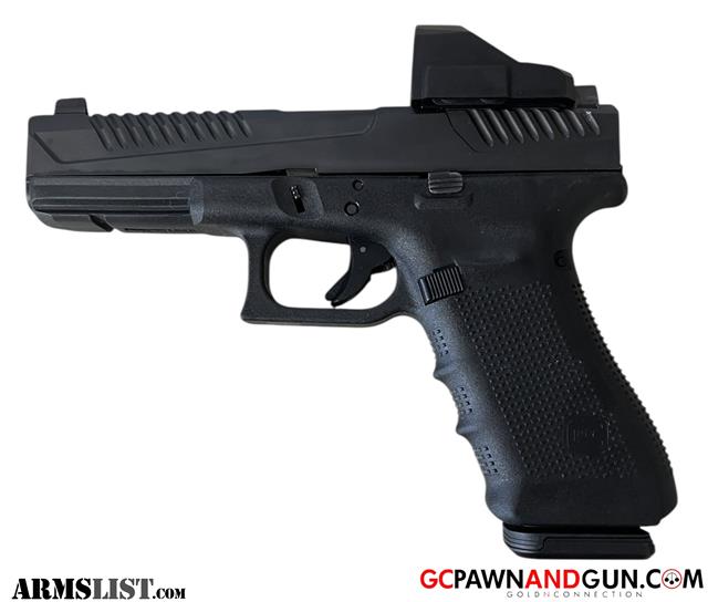 Glock 17 Gen 4 Handgun 9 MM Image