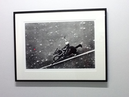 Cavalaria da polícia contra os estudantes, na Av. Rio Branco, centro do Rio