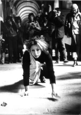 On all fours.&#169;Marie-Marie, Agence Photo, Lyon