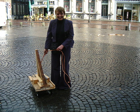Jimmie Durham performing in Den Bosch&#169;image:  Allard Willemse
