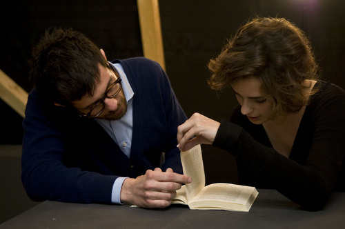 Performance still / simultaneous reading of eponym essays by J.L.Borgès
KALEIDOSCOPE ARENA, Rome, 2011
Photo Giorgio Benni
