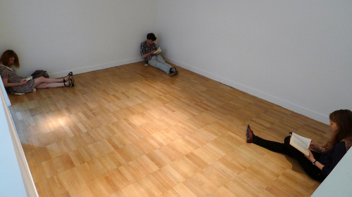 Performance still / simultaneous silent reading of Homer's Odysseus
Galerie Nationale du Jeu de Paume, Paris, 2011
Photo Mark Geffriaud

