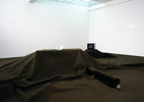 <p>Liam Gillick. Underground - Fragments of Future Histories. Exhibition at Galerie Micheline Szwajcer. 17 September - 23 October 2004</p>&#169;&#169;Galerie Micheline Szwajcer