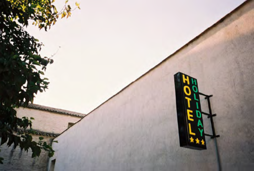 <p>Otel tabelası / Hotel sign<br />HOTEL HOLIDAY: 114 x 40 x 18 cm</p>