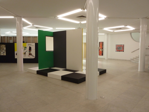 <p>Installation view</p>
&#169;image: AMVK