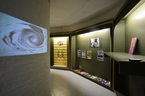 <p>Installation view</p>
&#169;image: AMVK