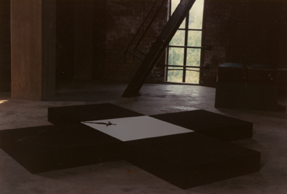 <p>Installation view</p>
&#169;image: AMVK