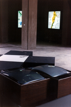 <p>Installation view</p>
&#169;image: AMVK