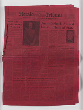 <p><em>'Red Newspaper Art'</em>, 1978</p>
©image: M HKA, 2018