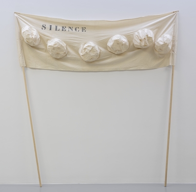<p>Nicola L.,&nbsp;<i>Silence</i>, 1972&nbsp;(installation view, <i>Museum in Motion</i>, 2022, M HKA)</p>© Nicola L. Collection & Archive — photo: M HKA, 2022