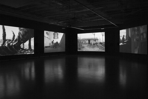 <p><em>East of Que Village</em>, 2007 (installation view, M HKA - FOMU, 2009) </p>
© Photo: M HKA