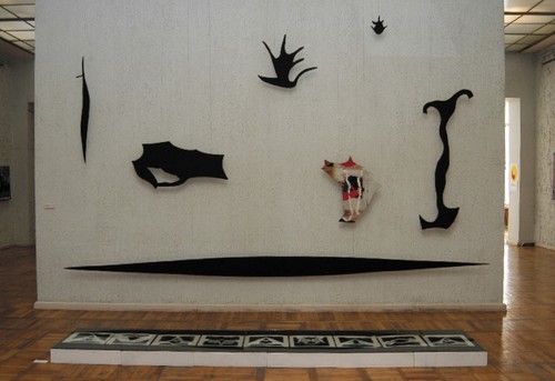 <p>Rustam Khalfin,&nbsp;<em>Pulotas</em>, 1995&nbsp;(installation view,&nbsp;<em>...and the Others,&nbsp;</em>1st Bishkek International Exhibition of Contemporary Art, G. Aitiyev Kyrgyz National Museum of Fine Arts, Bishkek,&nbsp;2004)</p>
&#169; Photo: Yelena Vorobyeva & Viktor Vorobyev