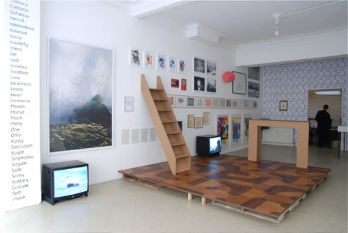 <p>Le Centre du monde, exhibition view at Etablissements d'en face, Brussels 2008</p>
