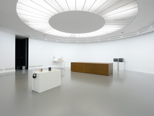 <p>Vaast Colson, <i>Helena Sculpture</i>, 2006 (installation view&nbsp;<i>Ongoing</i>, M HKA, Antwerp, 2026)</p>©Vaast Colson — image: M HKA, 2026