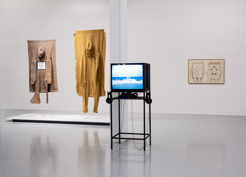 <p>Nicola L., <i>Terre</i>, 1976 (installation view&nbsp;<i>Nicola L. — When the Earth Turned the Other Way</i>, M HKA, Antwerp, 2026)</p>© Nicola L. Collection & Archive — photo: M HKA, 2026
