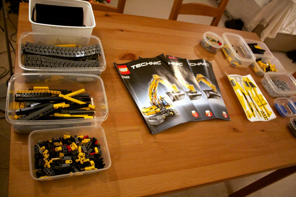 Lego 8043 excavator piece organisation