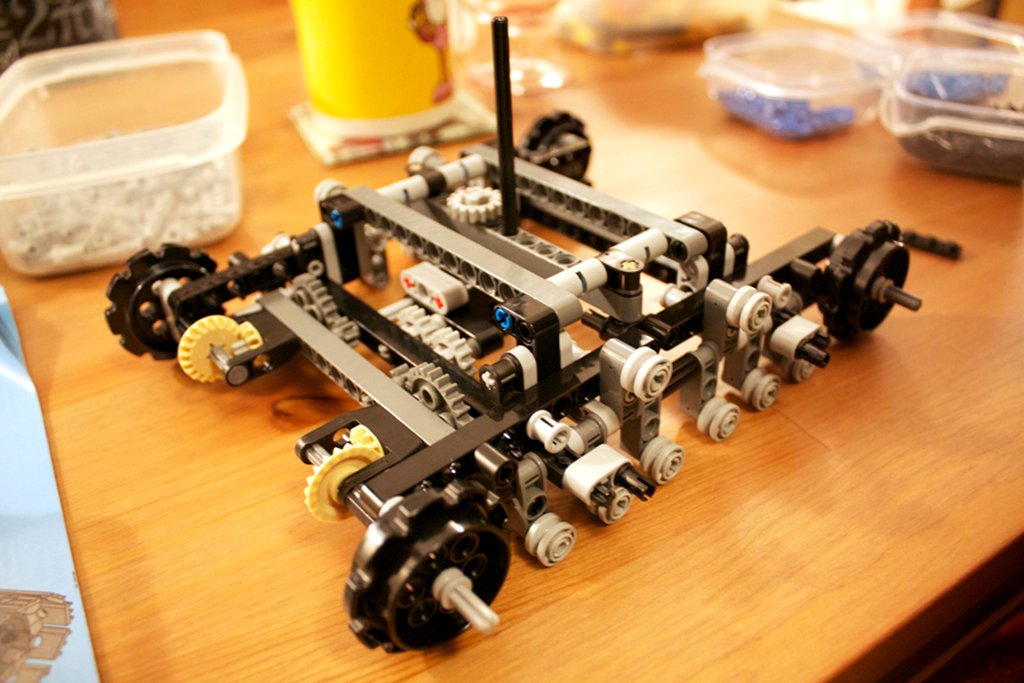 Lego 8043 excavator lower chassis without track